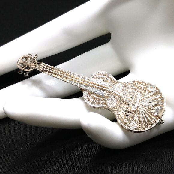 Vintage Silver Filigree Guitar or Violin Brooch, Cannetille Wire Work, 1940s - Picture 3 of 10